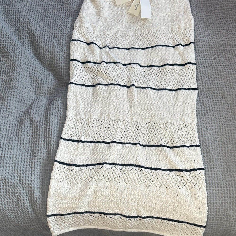 Abercrombie & Fitch White and Black Lace Pencil Skirt
